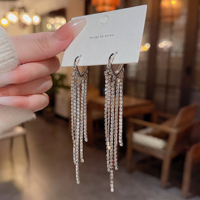 Boucles d'oreilles en zircon à longues franges et aiguille en argent