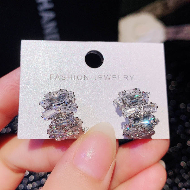 Boucles d'oreilles capricieuses rétro incrustées de zirconium pour femmes