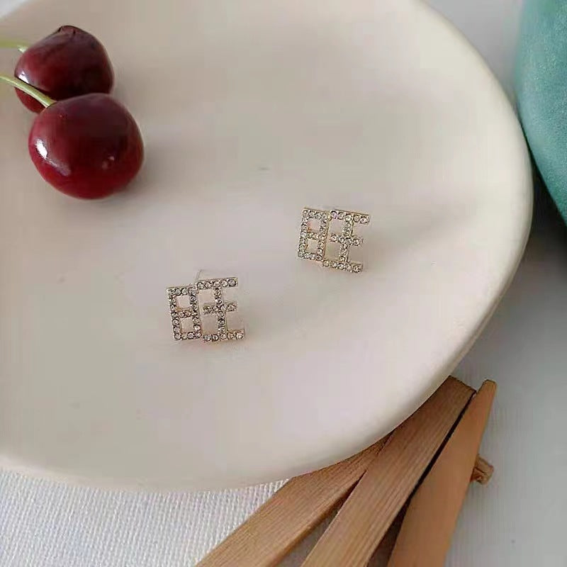 Petites boucles d'oreilles coréennes exquises, style froid
