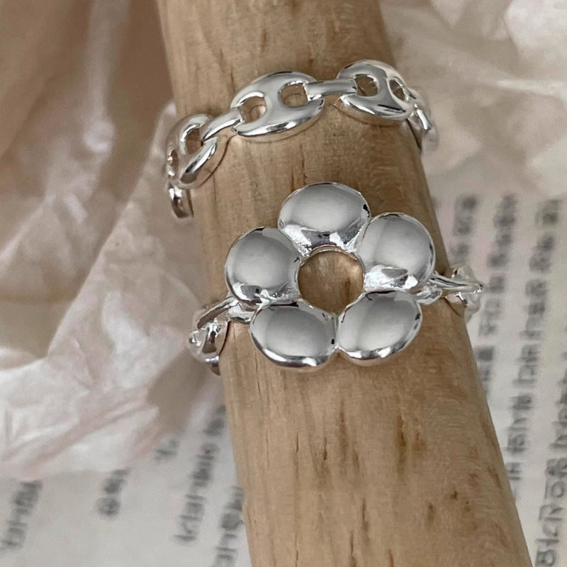 Bague de fleur creuse simple à cinq pétales