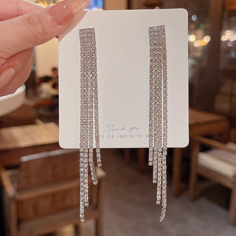 Boucles d'oreilles en zircon à longues franges et aiguille en argent