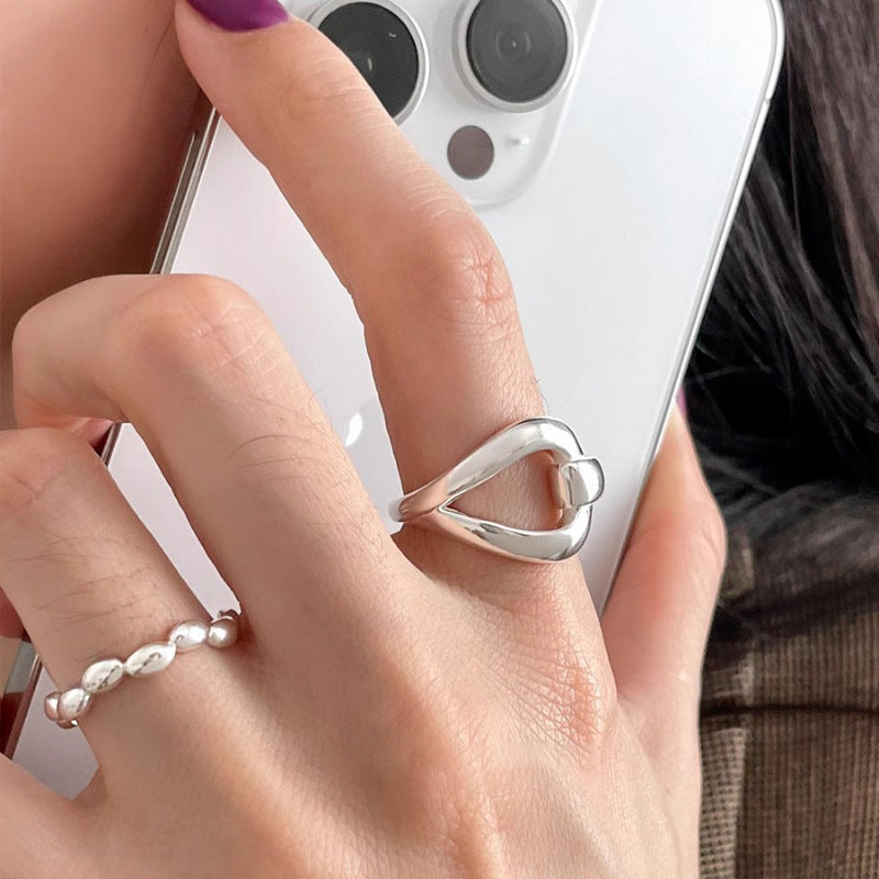 Anillo cruzado irregular de línea hueca femenina