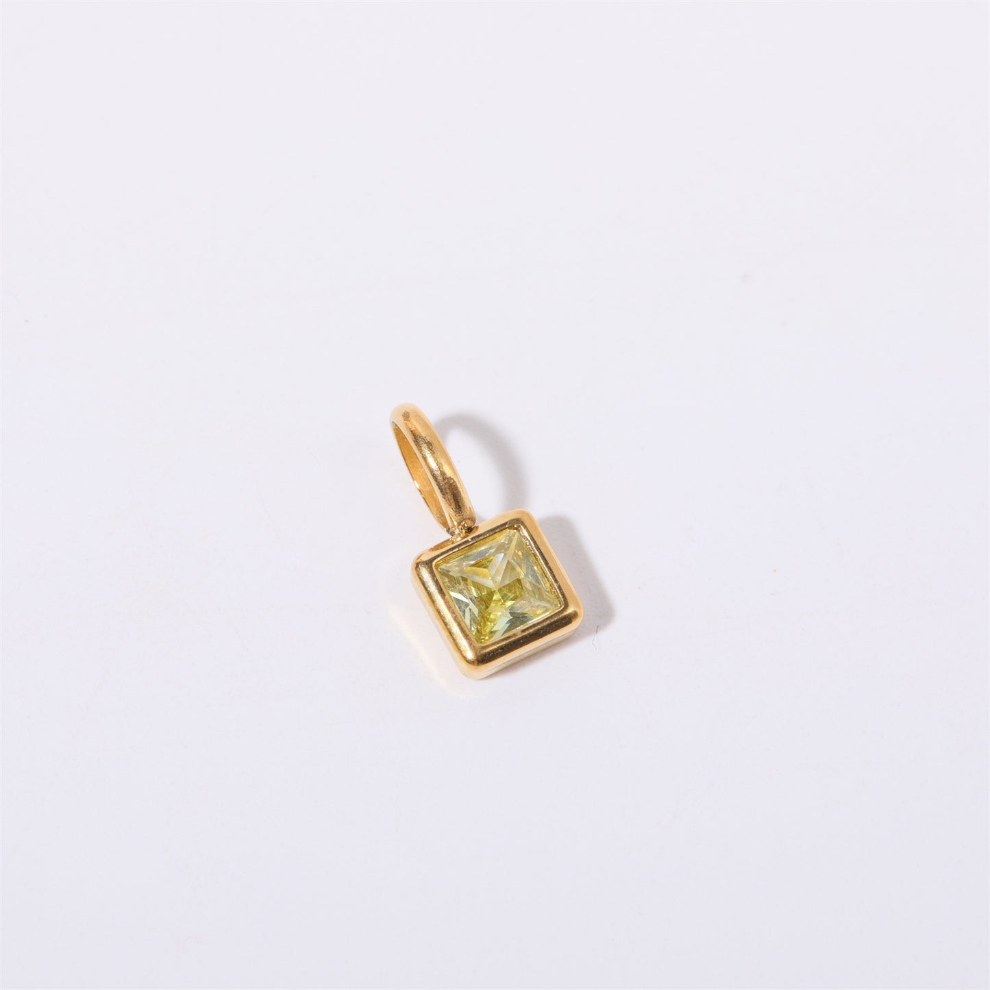 Pendentif carré avec douze pierres de naissance féminines