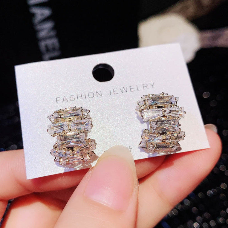 Boucles d'oreilles capricieuses rétro incrustées de zirconium pour femmes