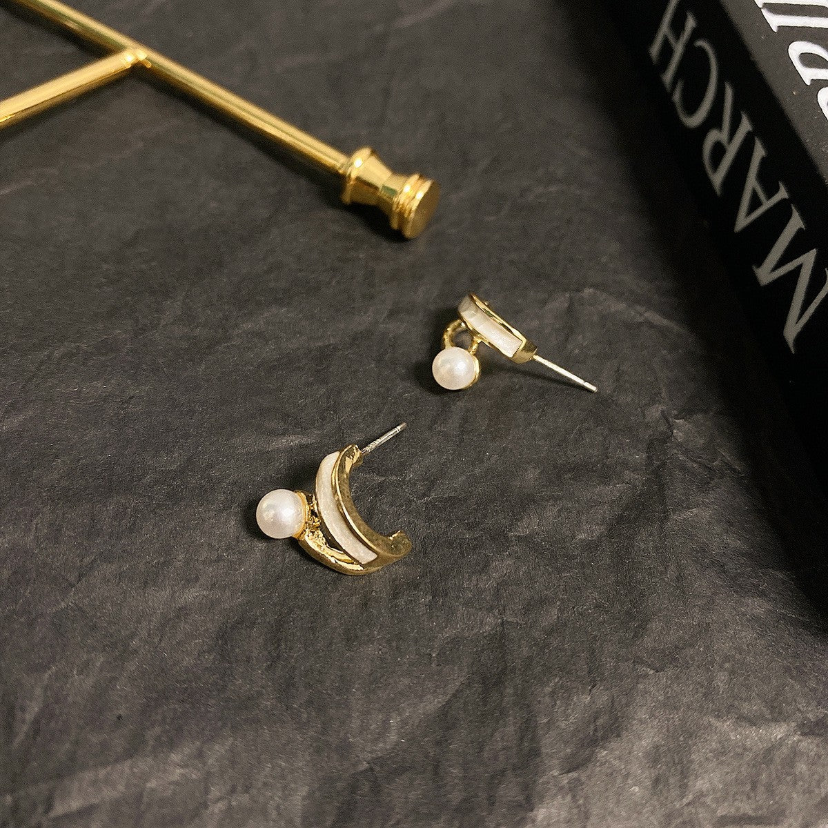 Petites boucles d'oreilles coréennes exquises, style froid