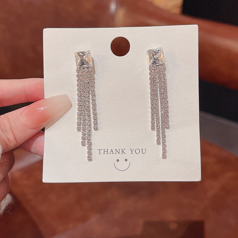 Boucles d'oreilles en zircon à longues franges et aiguille en argent