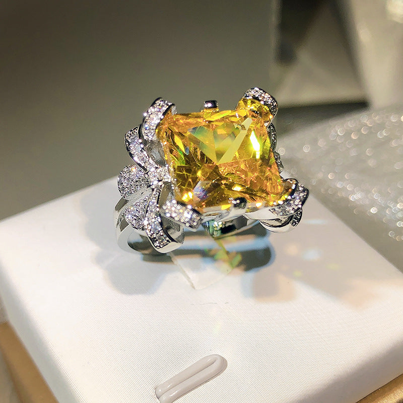 Bague ouverte taille fleur de glace carrée princesse jaune diamant