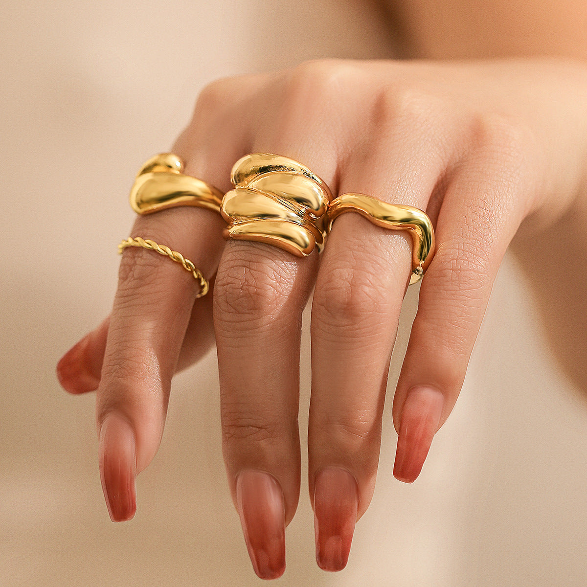 Bague goutte d'eau brillante géométrique au design tendance