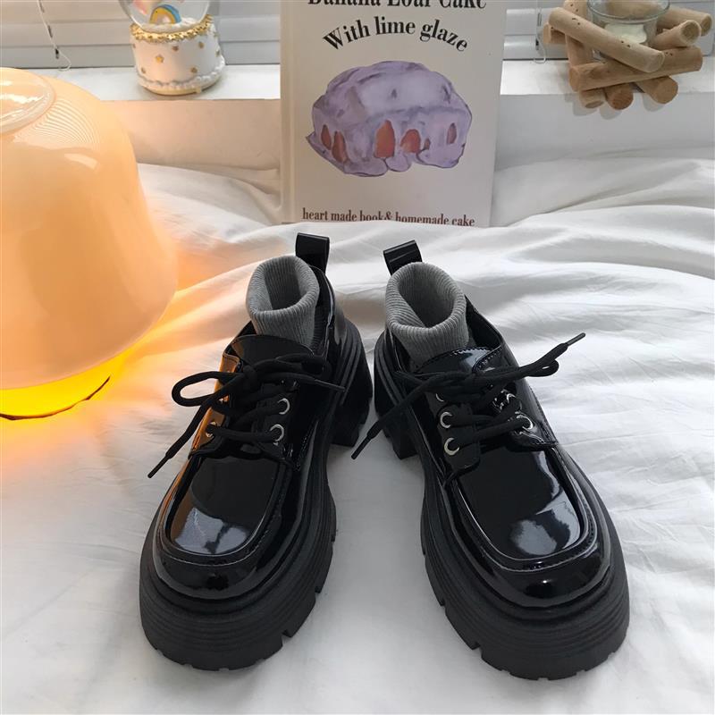 Chaussures en cuir polyvalentes noires à talons épais pour femmes