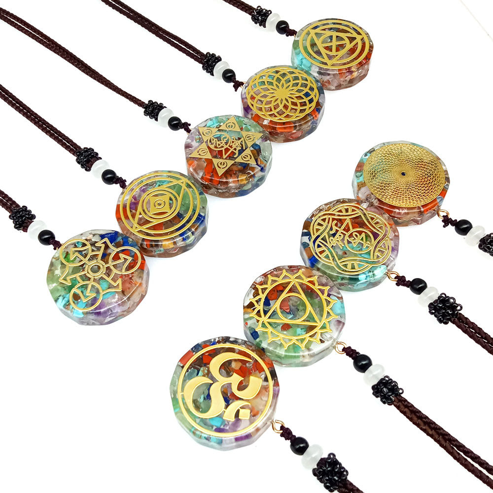 Venta caliente transfronteriza collar de grava colorido colgante de cristal Natural ornamento de forma geométrica multilateral al por mayor
