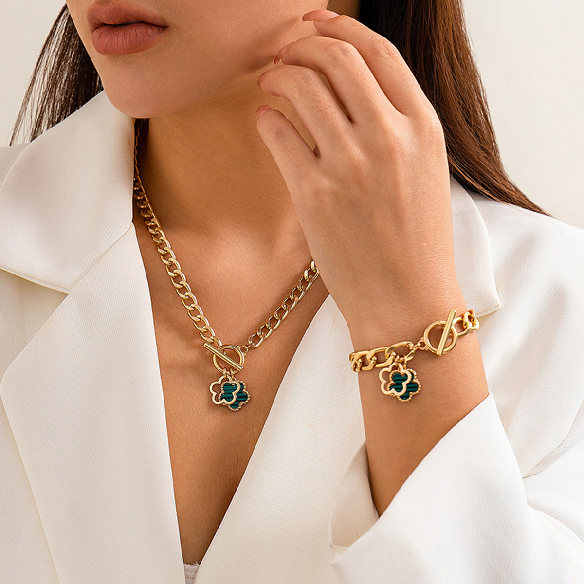 Collier de perles de fleurs à cinq pétales, conception d'intérêt particulier