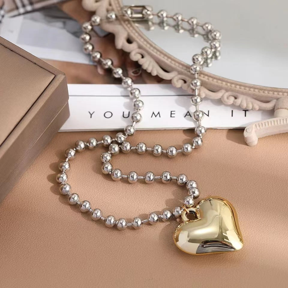 Collier à pendentif d'amour assorti à la mode