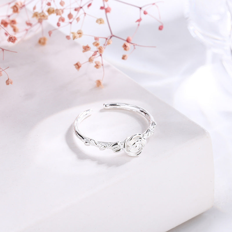 Bague d'index de fleur féminine à la mode
