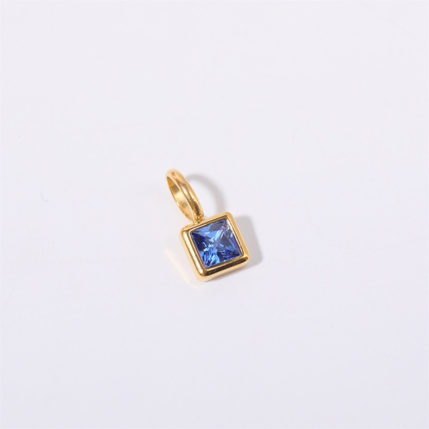 Pendentif carré avec douze pierres de naissance féminines