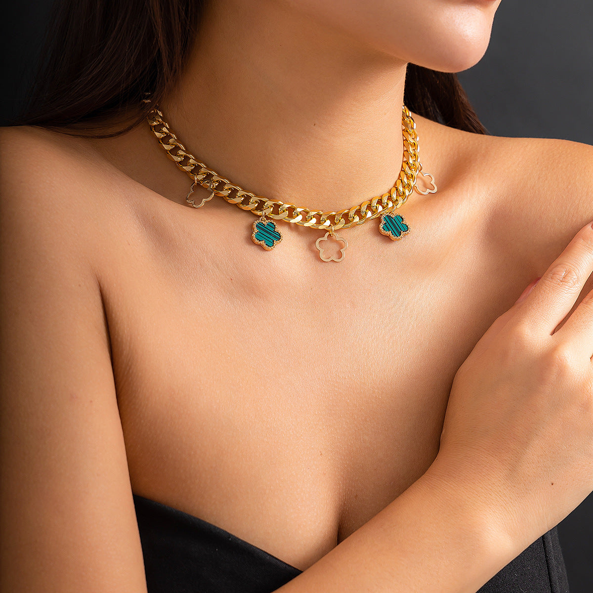 Collier pendentif en herbe de Parthenocissus de couleur à la mode pour femmes