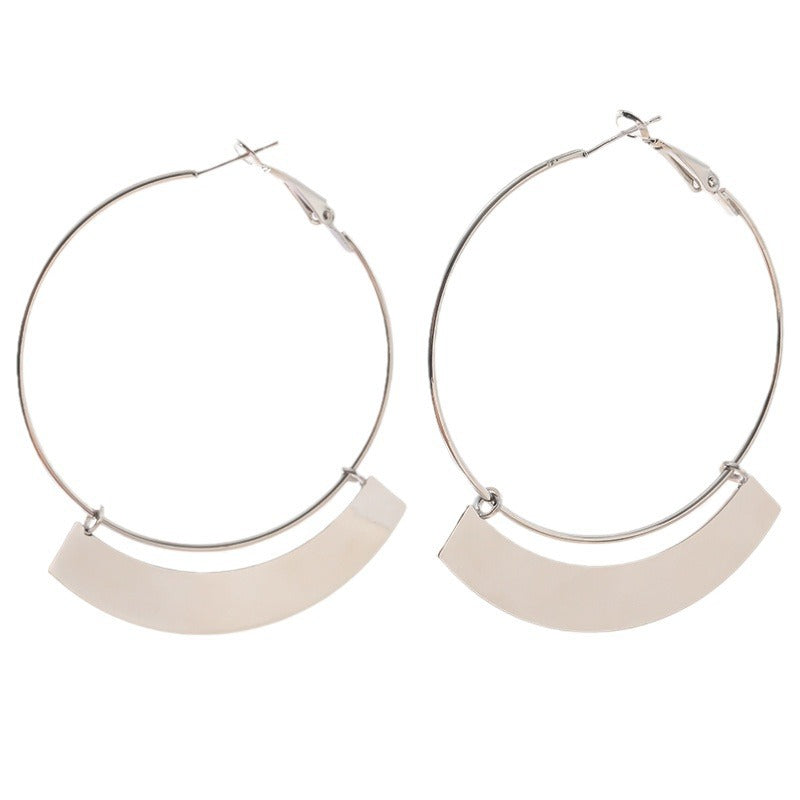Boucles d'oreilles exagérées de style froid personnalisées pour femmes