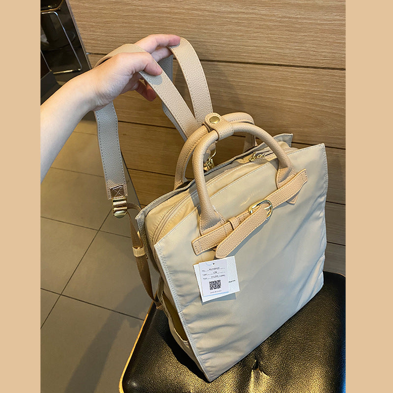 Le sac à dos pour femme est ferme et imperméable