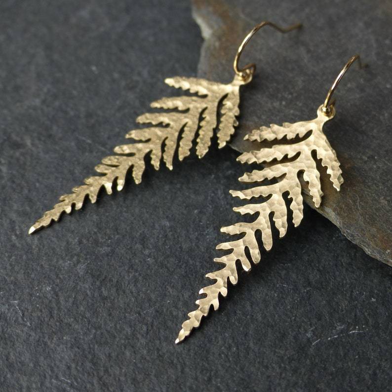 Boucle d'oreille bohème simple à pampilles en forme de feuille d'or pour femmes