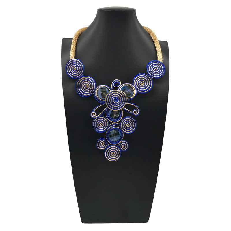 Collier tissé en fil d'aluminium et cristal à la mode