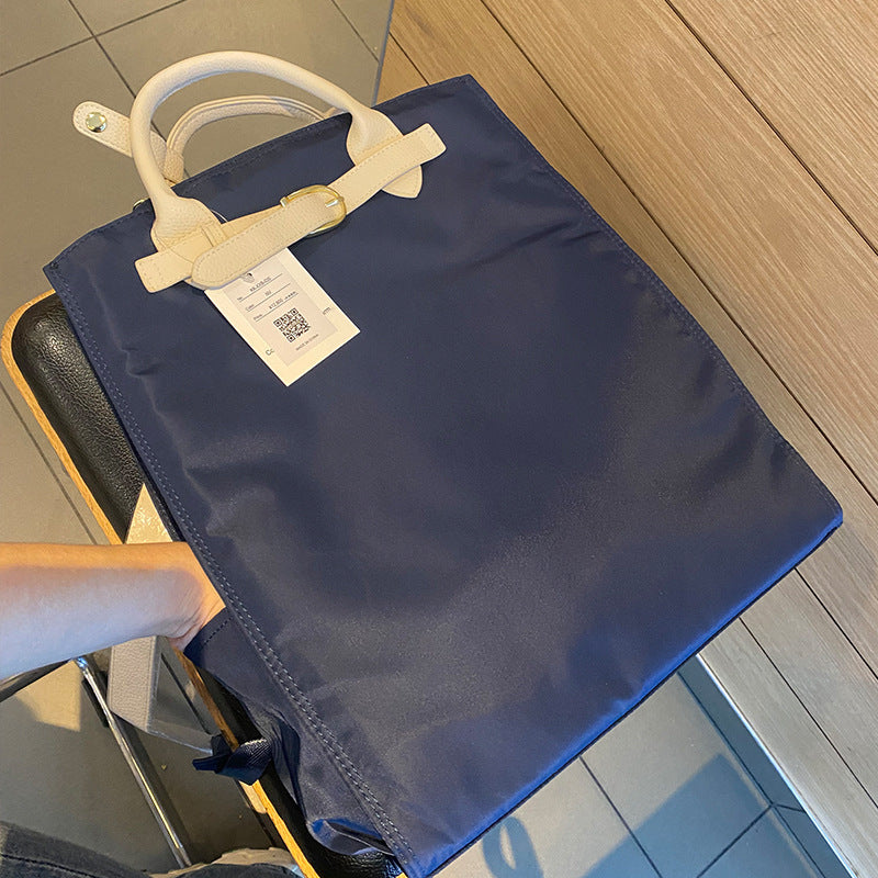 Le sac à dos pour femme est ferme et imperméable