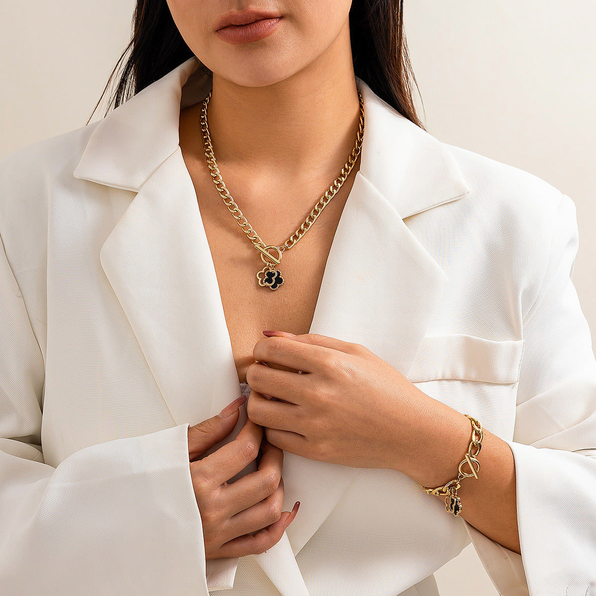Collier de perles de fleurs à cinq pétales, conception d'intérêt particulier