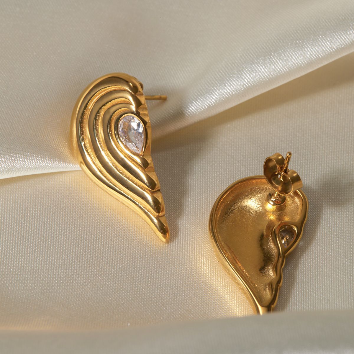 18k Gold Stainless Steel Inlaid Zircon Symmetrical Heart Earrings
