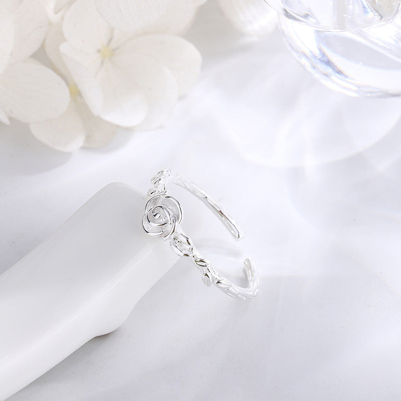 Bague d'index de fleur féminine à la mode