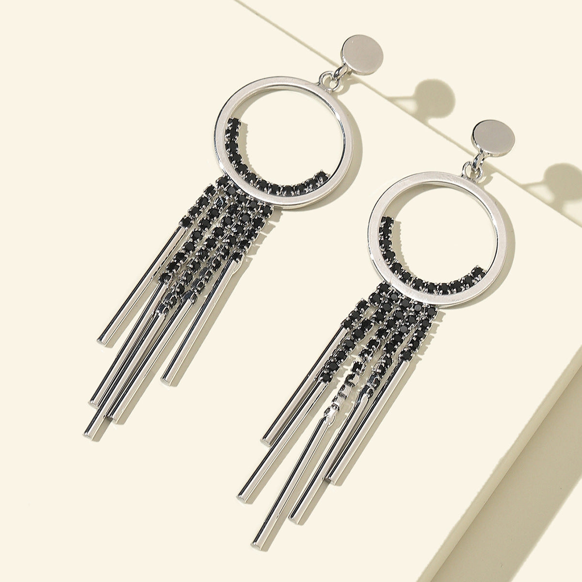 Pendientes oscuros con corazón de lava y corazón cerrado