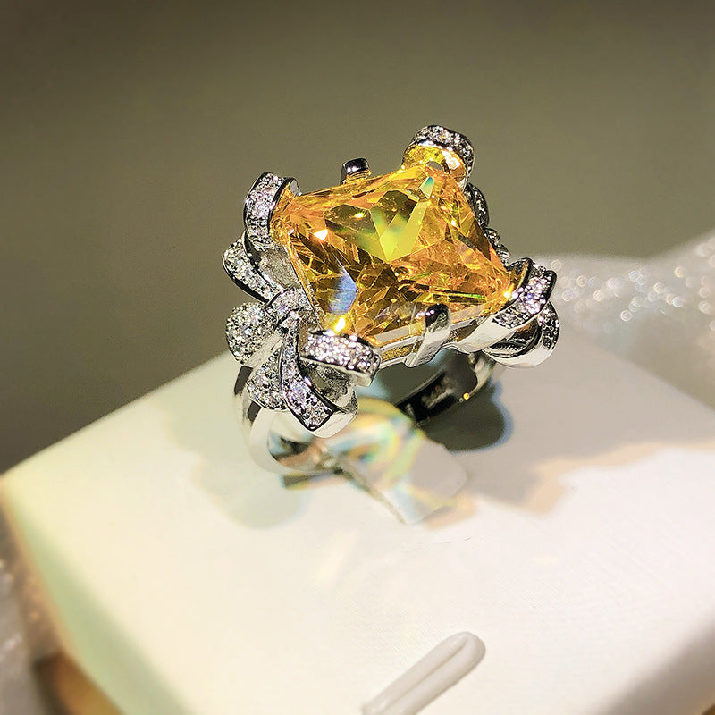 Bague ouverte taille fleur de glace carrée princesse jaune diamant