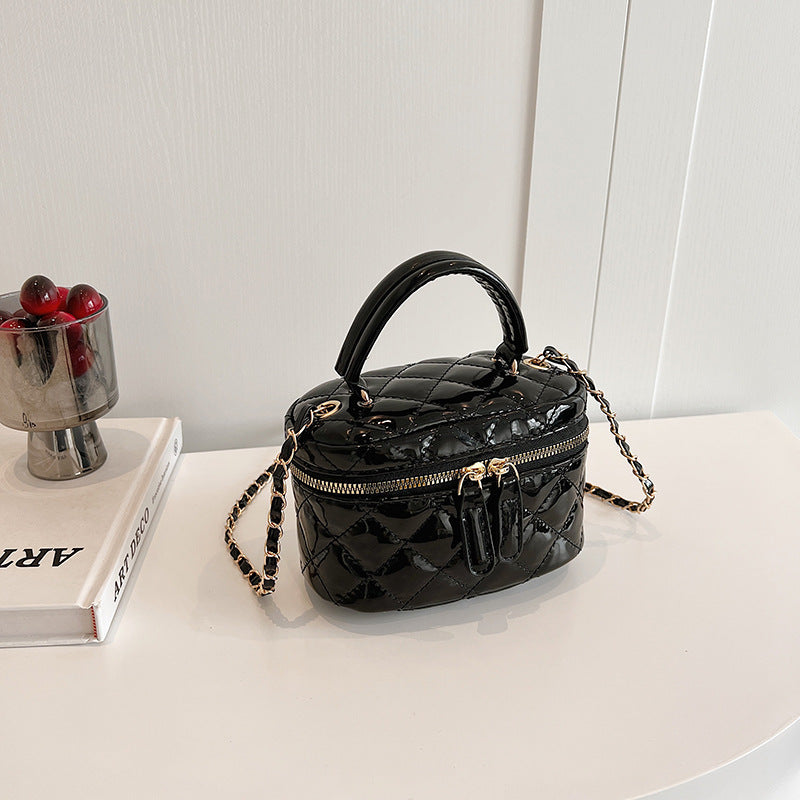 Sac messager simple avec chaîne de transport à la main