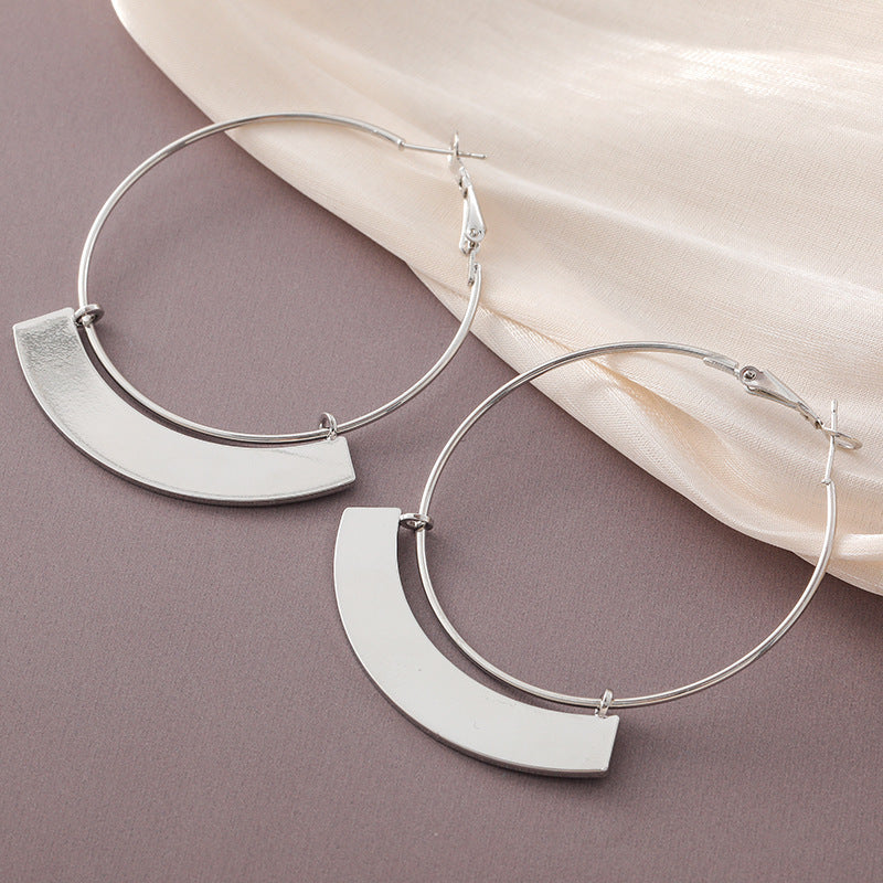 Boucles d'oreilles exagérées de style froid personnalisées pour femmes