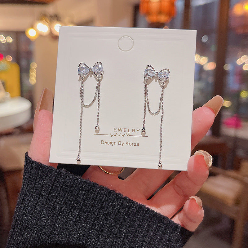 Boucles d'oreilles en zircon à longues franges et aiguille en argent