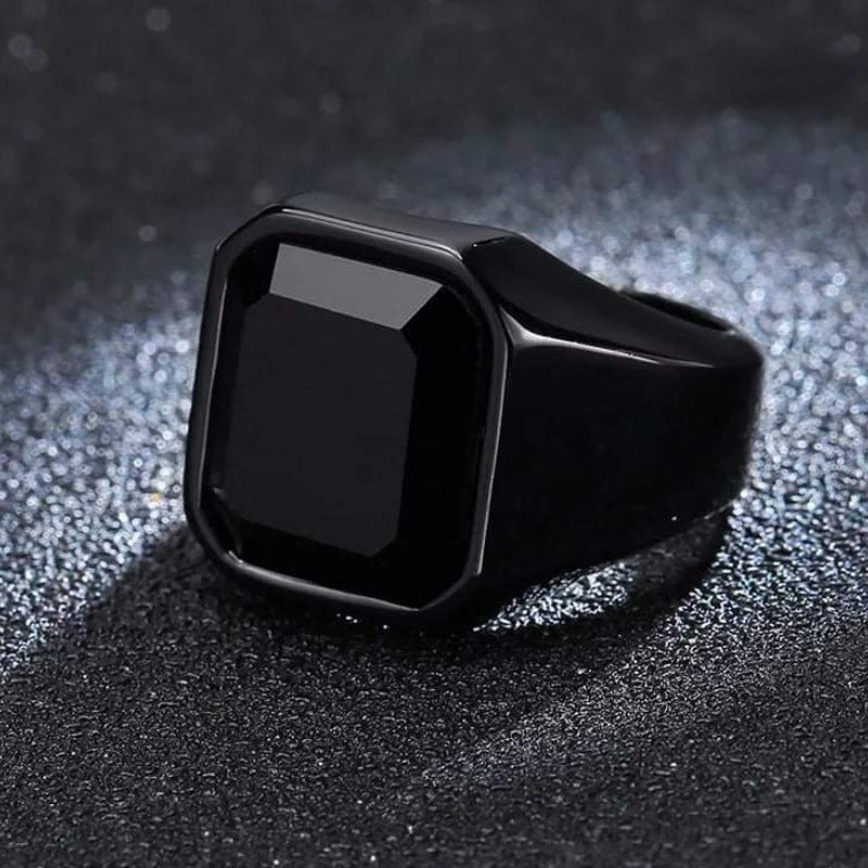 Juego de anillos para hombre en material de cobre.