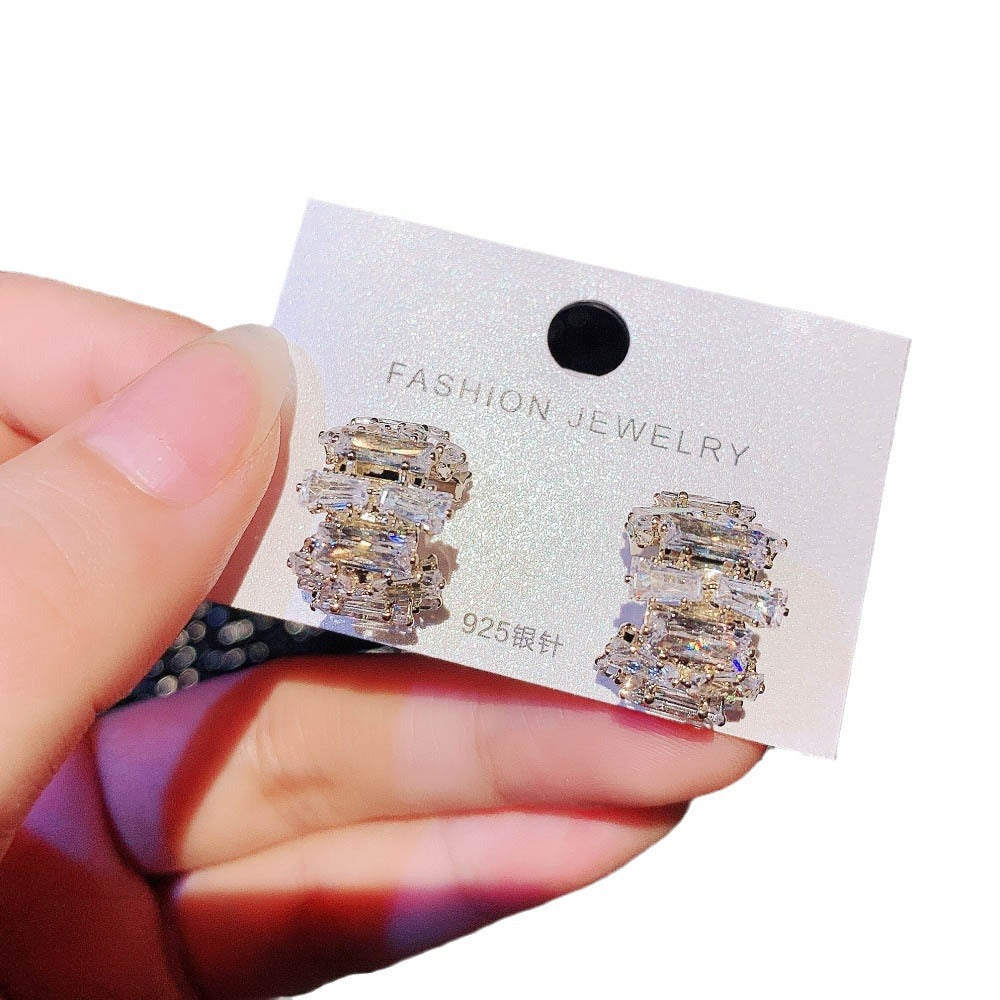 Boucles d'oreilles capricieuses rétro incrustées de zirconium pour femmes