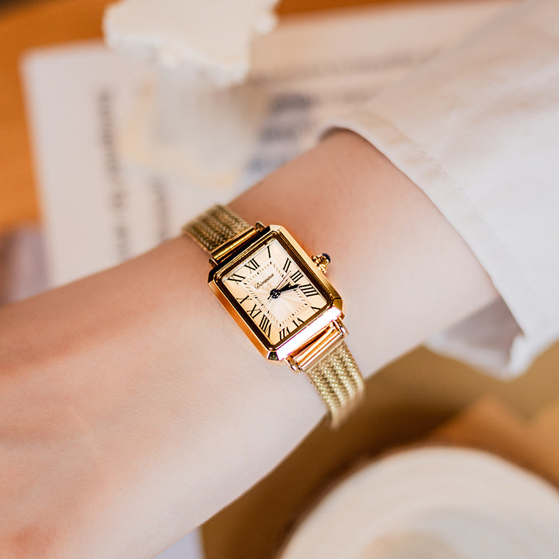 Montre rectangulaire mi-ancienne avec ceinture en maille Milan