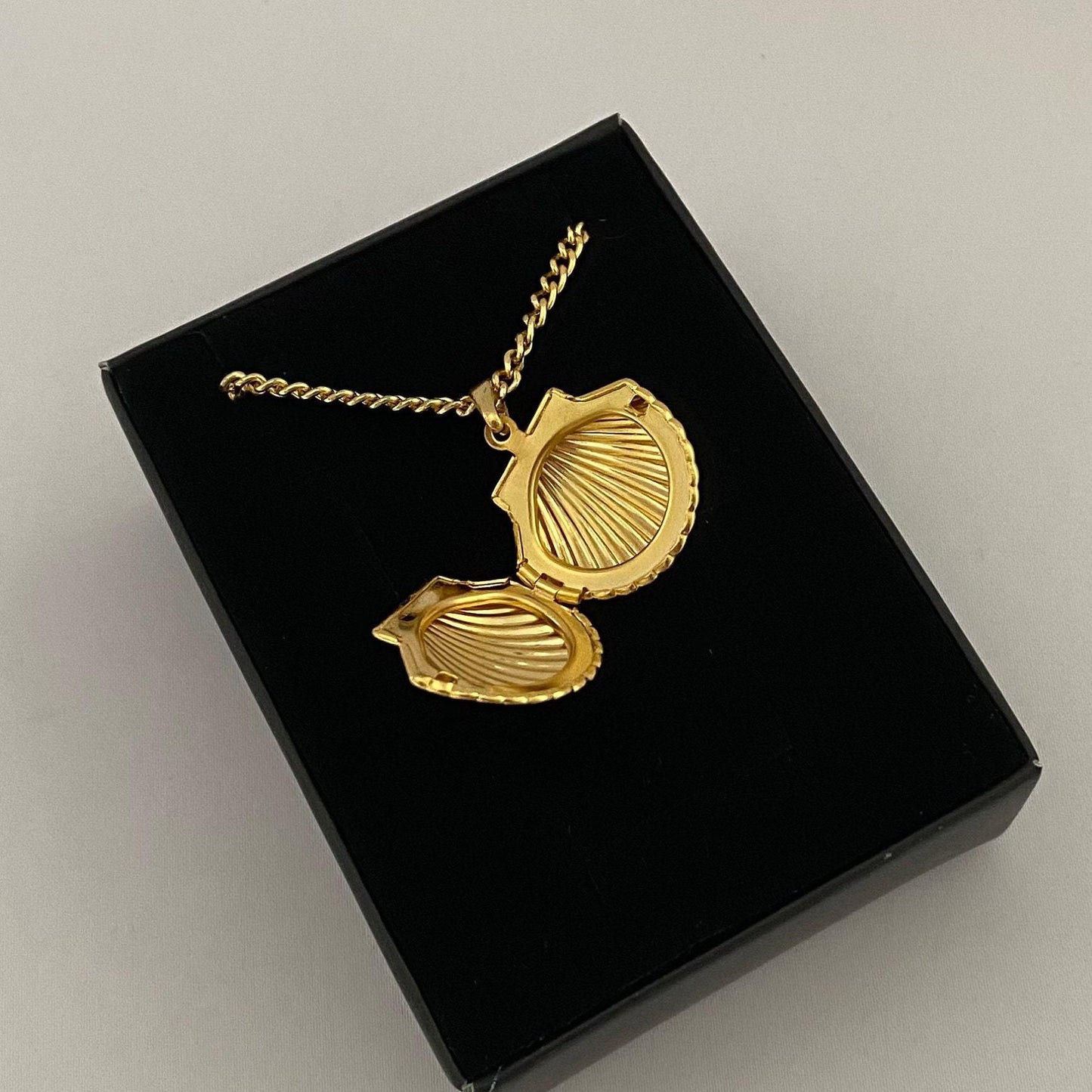 Shell Titanium Steel Album Necklace Opening And Closing Envelope Necklace