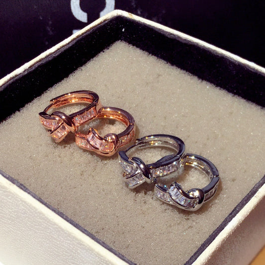 Boucles d'oreilles géométriques simples incrustées de zirconium pour femmes