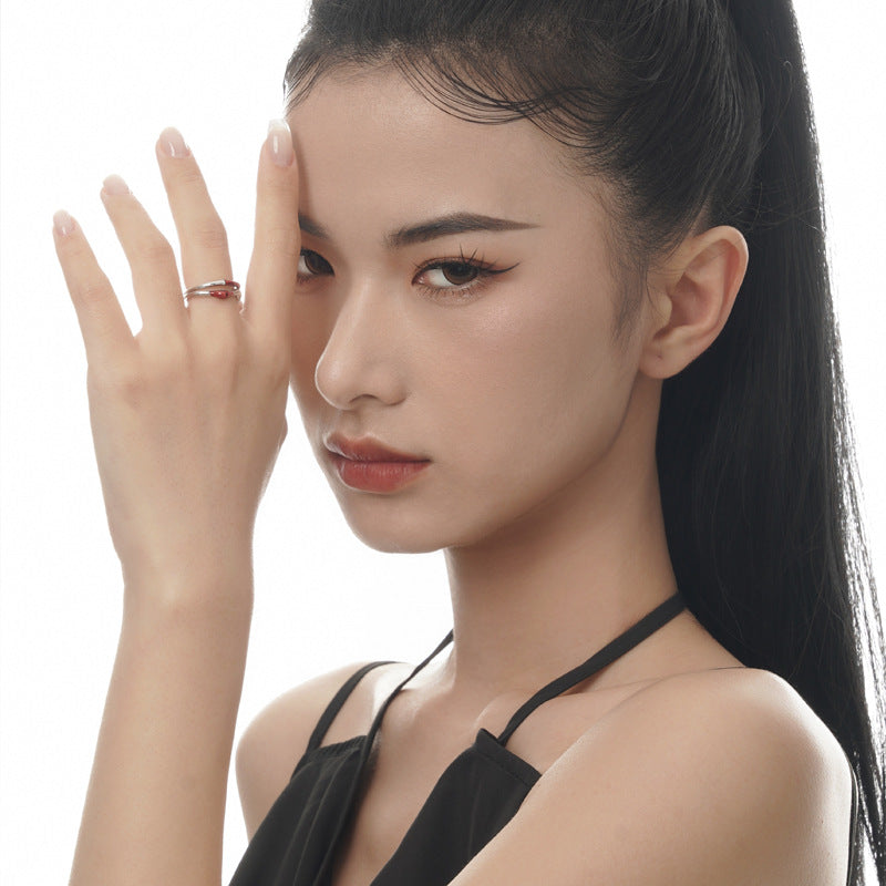 Bague de conception de niche simple pour femmes