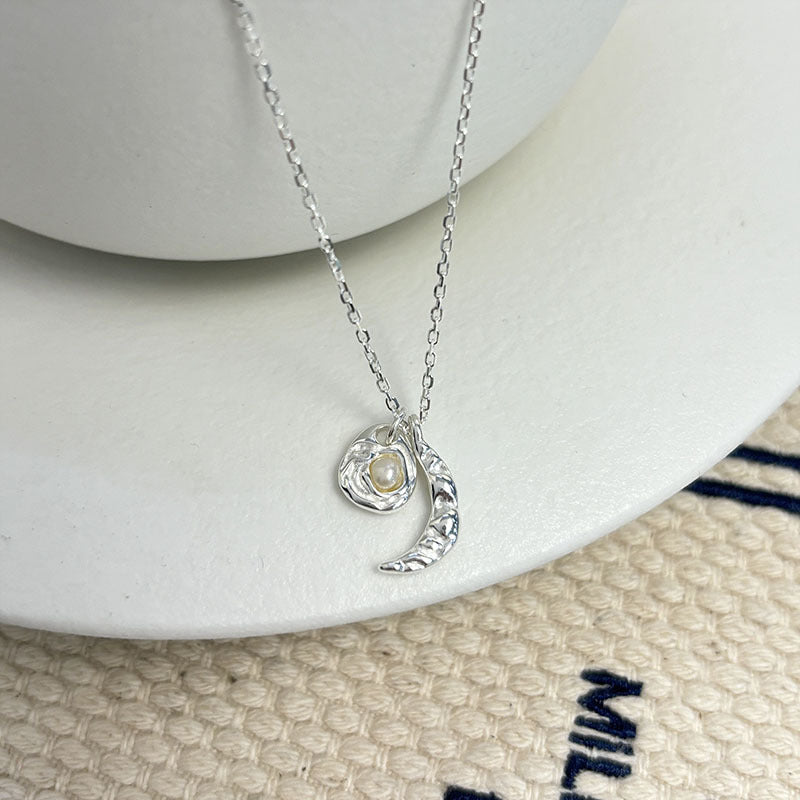 Cadena de clavícula en forma de media luna con patrón de martillo irregular