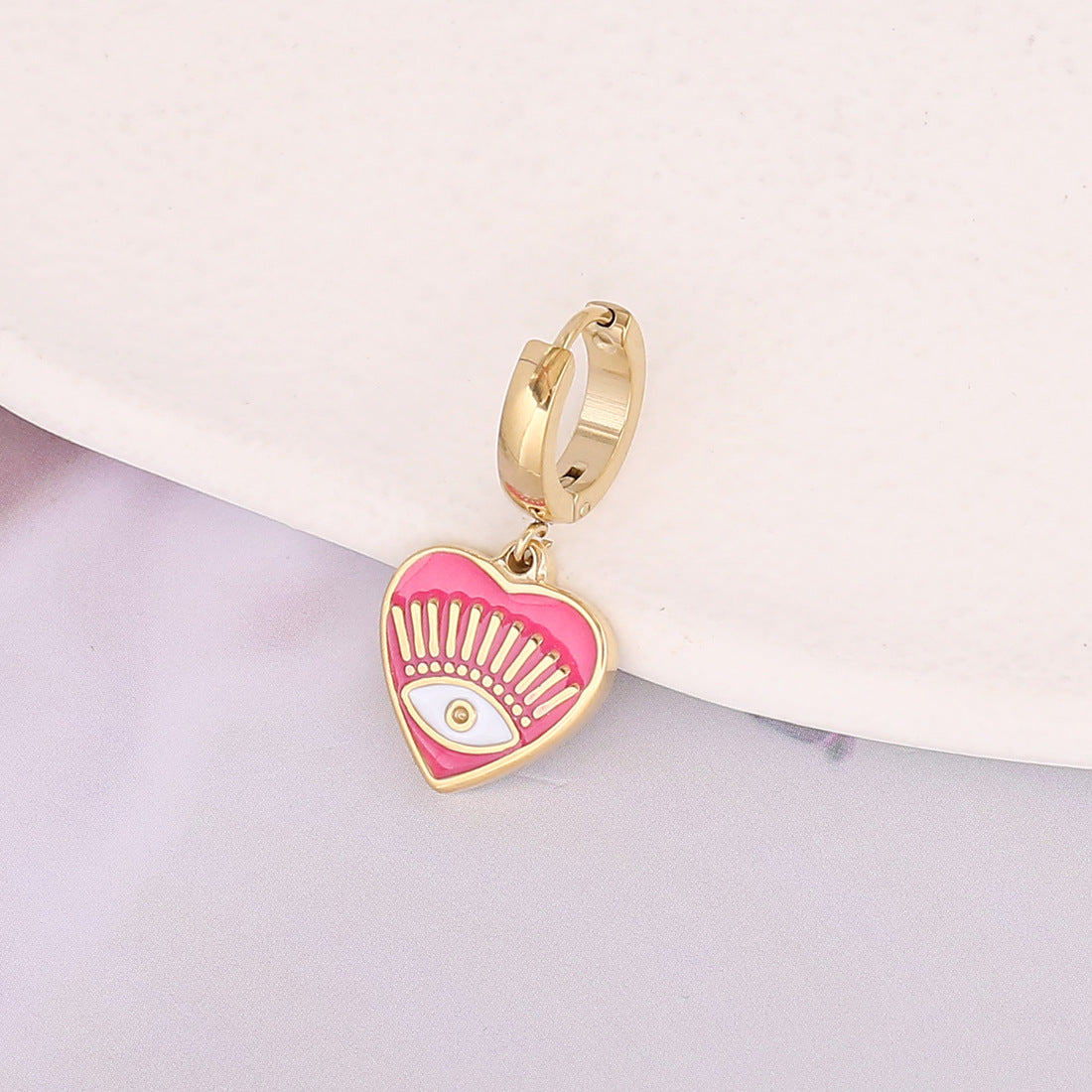 Boucles d'oreilles dégoulinantes personnalisées à la mode, nouvelle femme avec des yeux de cœur