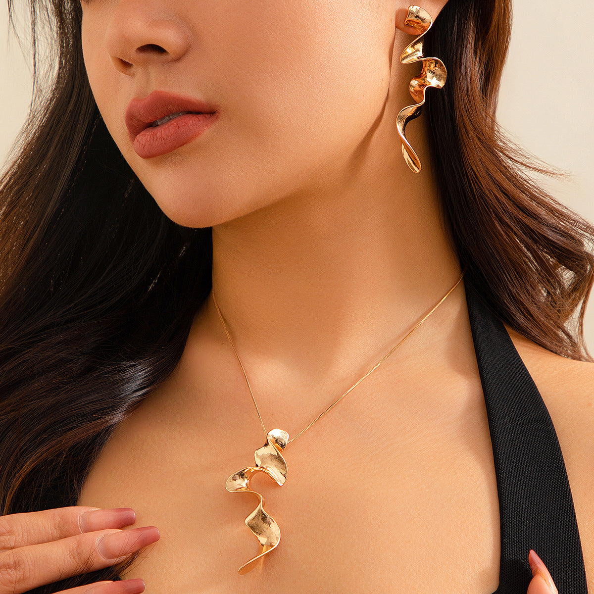 Spiral Liquid Geometric Warping Design Necklace