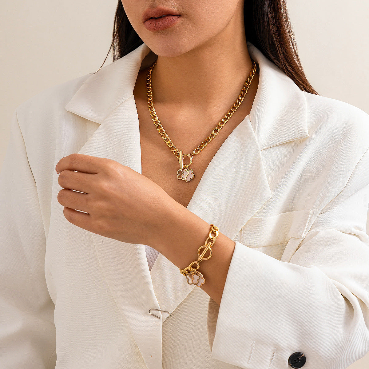 Collier de perles de fleurs à cinq pétales, conception d'intérêt particulier