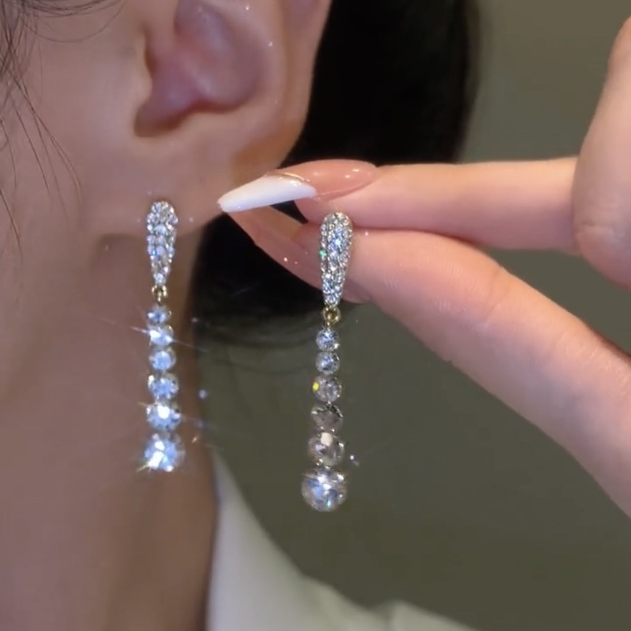 Boucles d'oreilles à pampilles longues en strass de haute qualité avec aiguille en argent sterling