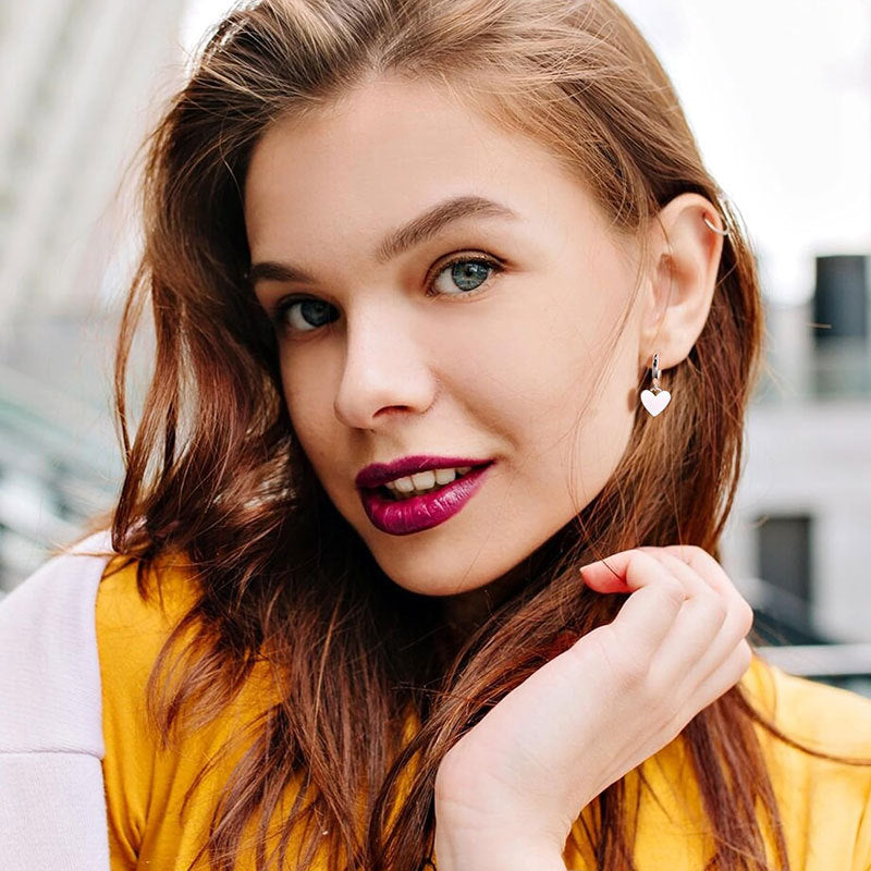 Matériel de cuivre de crochet d'oreille d'amour en forme de coeur simple et élégant