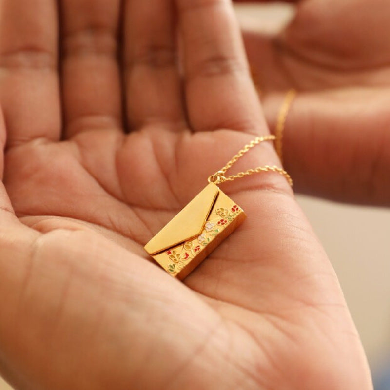 Ornement de collier pendentif petite boîte