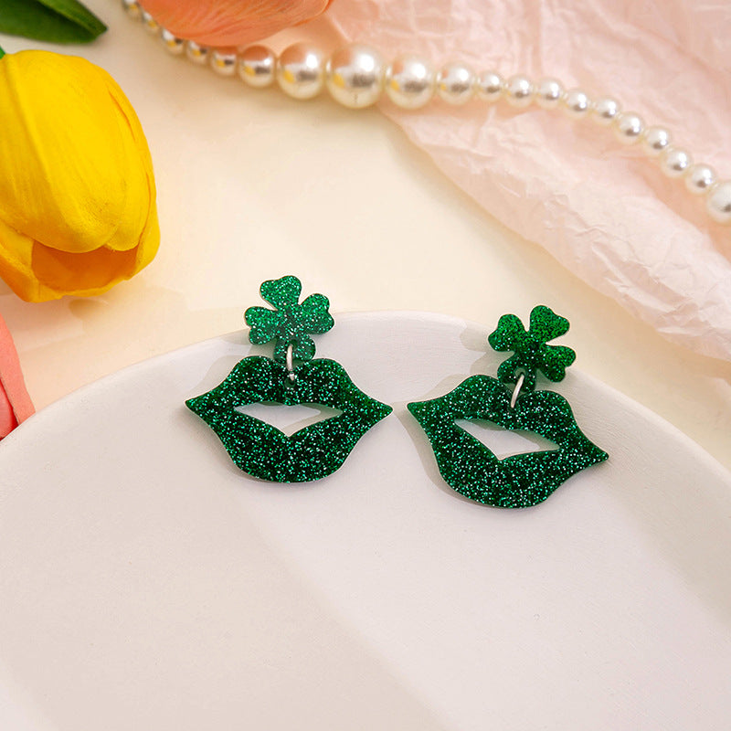Boucles d'oreilles élégantes en acrylique avec trèfle vert