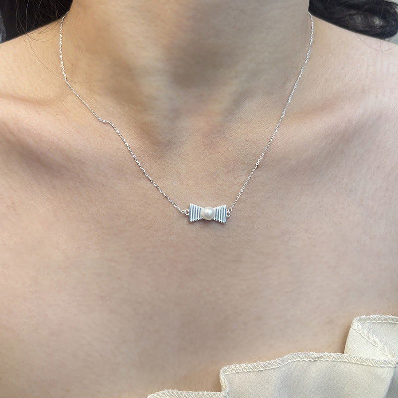 Chaîne de clavicule à nœud papillon de style Preppy minimaliste