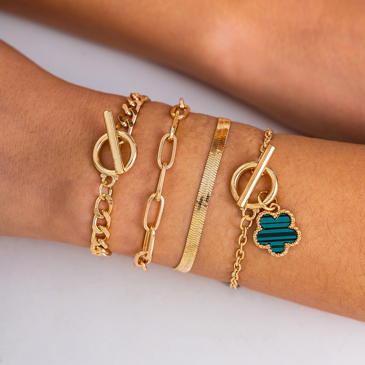 Traje de collar de hierba de Parthenocissus con cadena de hueso de serpiente retro