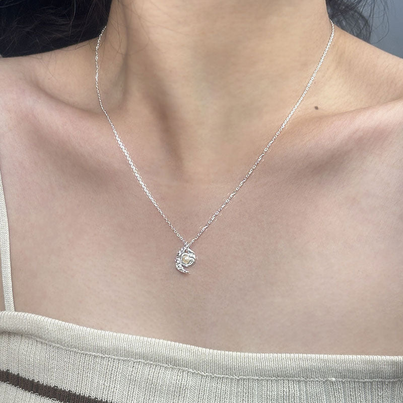 Cadena de clavícula en forma de media luna con patrón de martillo irregular