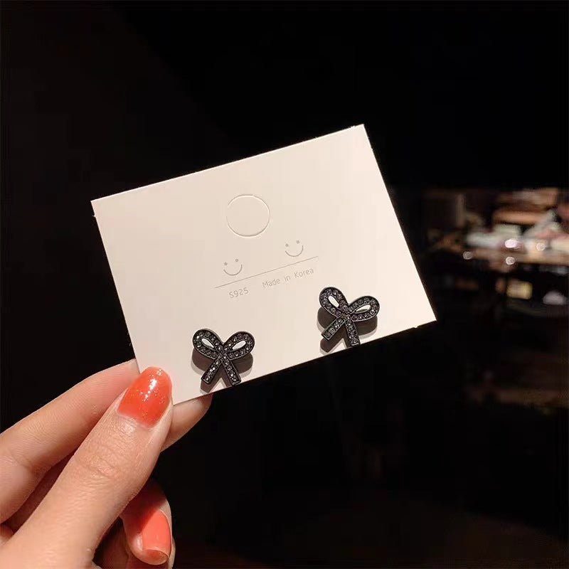 Petites boucles d'oreilles coréennes exquises, style froid